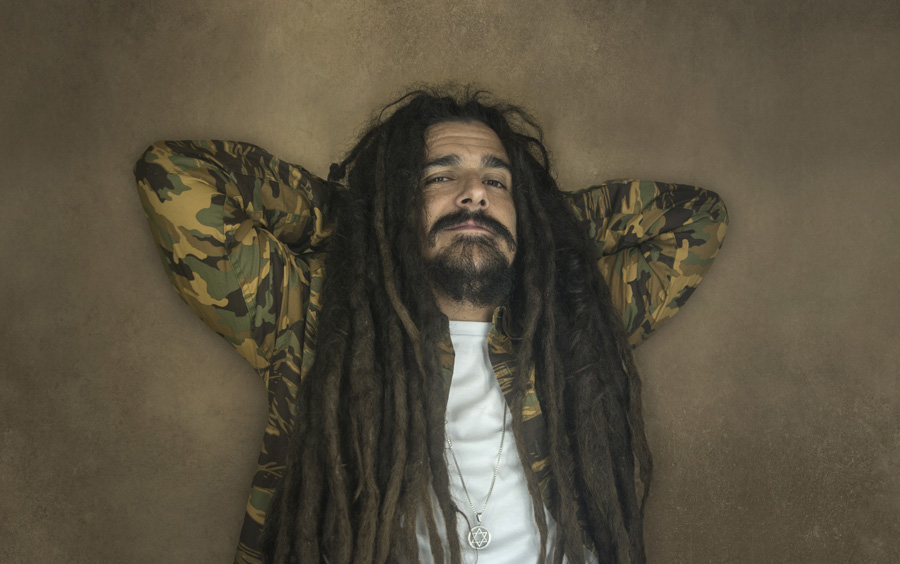 El eterno femenino de una imaginativa pintora