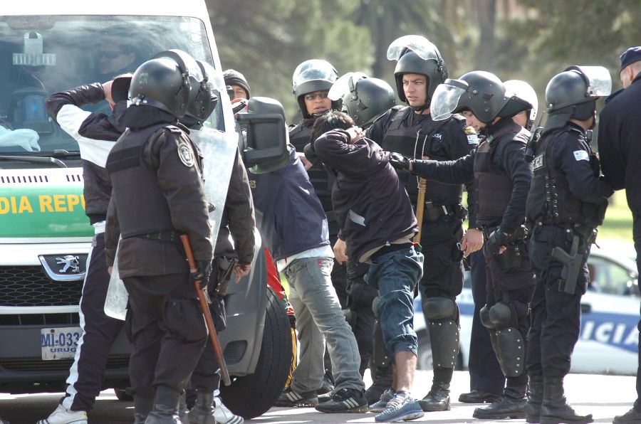 El eterno femenino de una imaginativa pintora