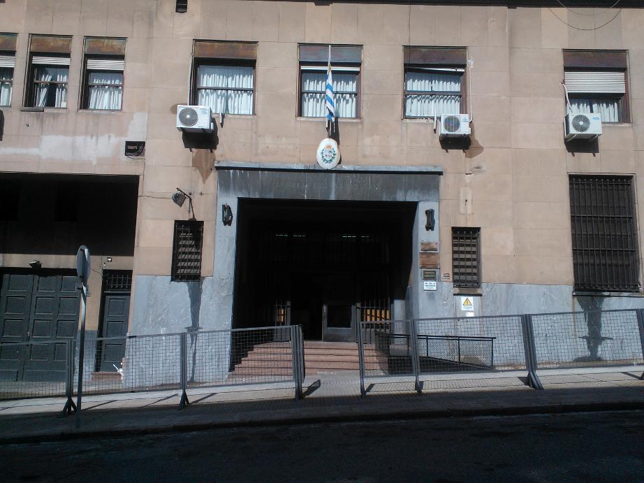 El eterno femenino de una imaginativa pintora