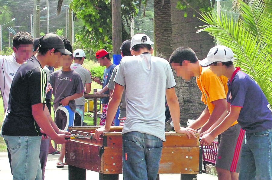 El eterno femenino de una imaginativa pintora