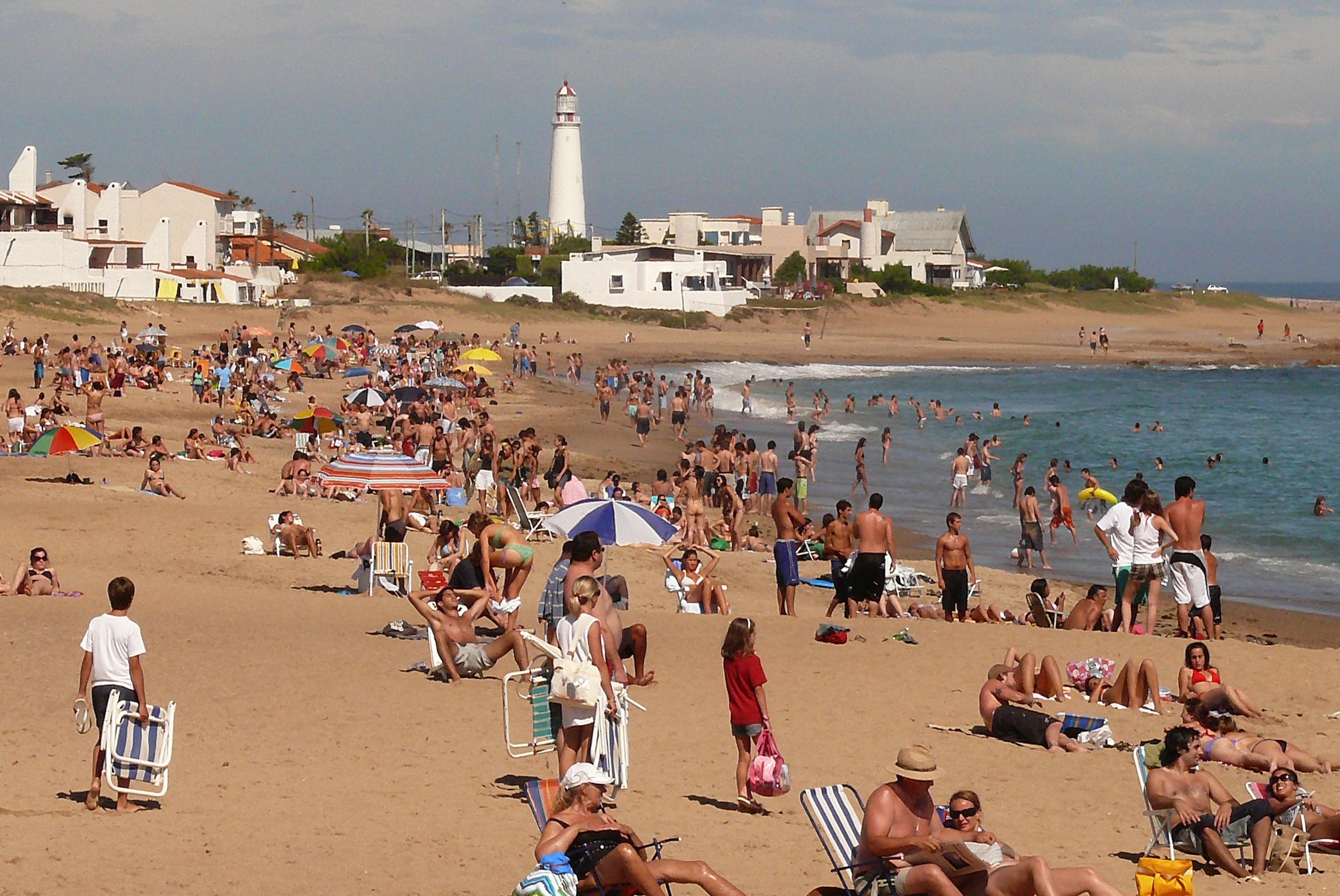 El eterno femenino de una imaginativa pintora