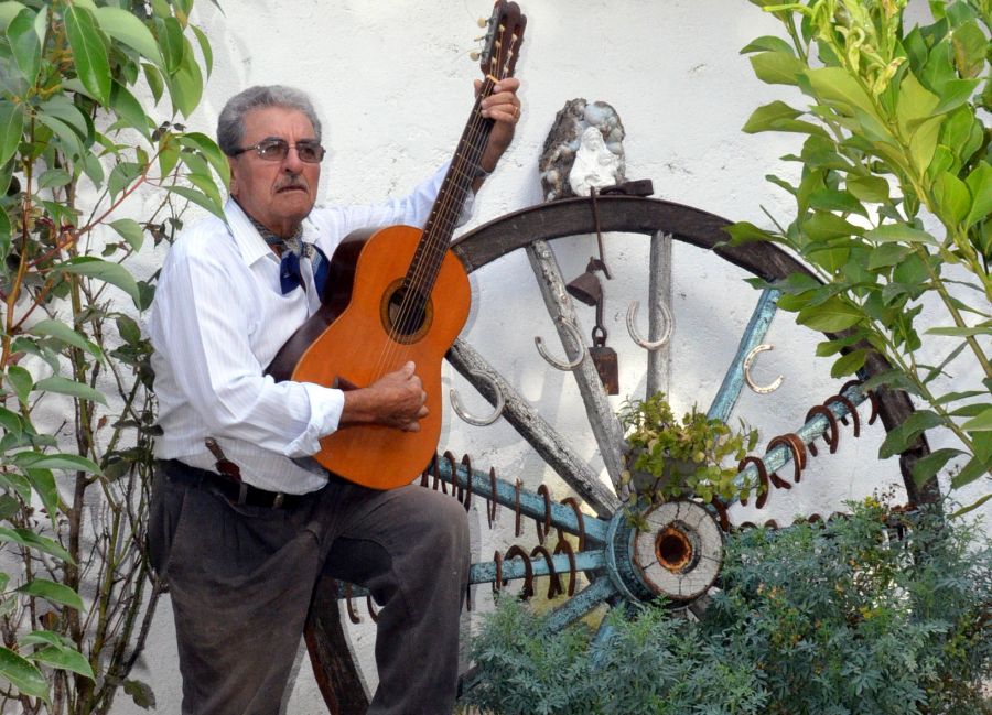 El eterno femenino de una imaginativa pintora