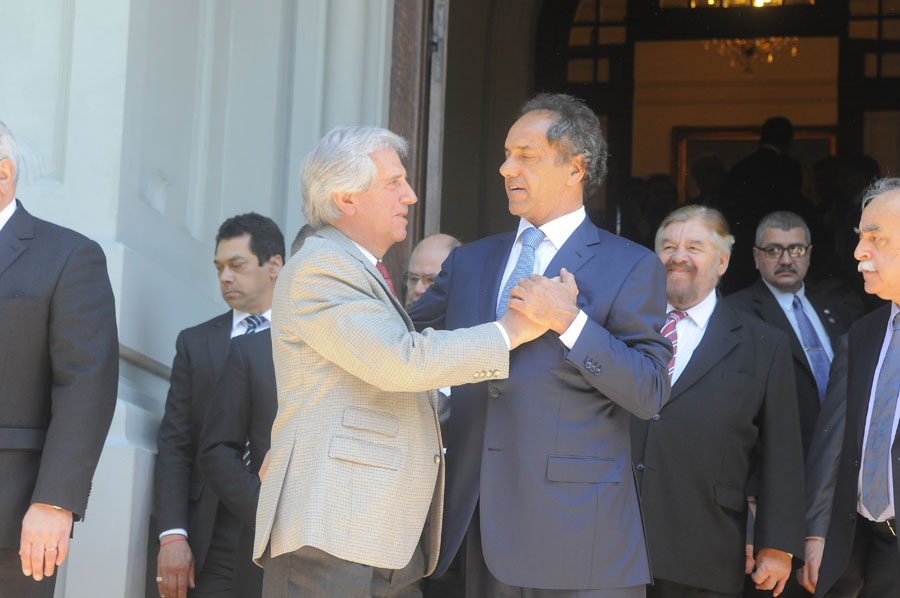 El presidente y candidato argentino mostraron buena onda ante las cámaras. Foto: A. Colmegna