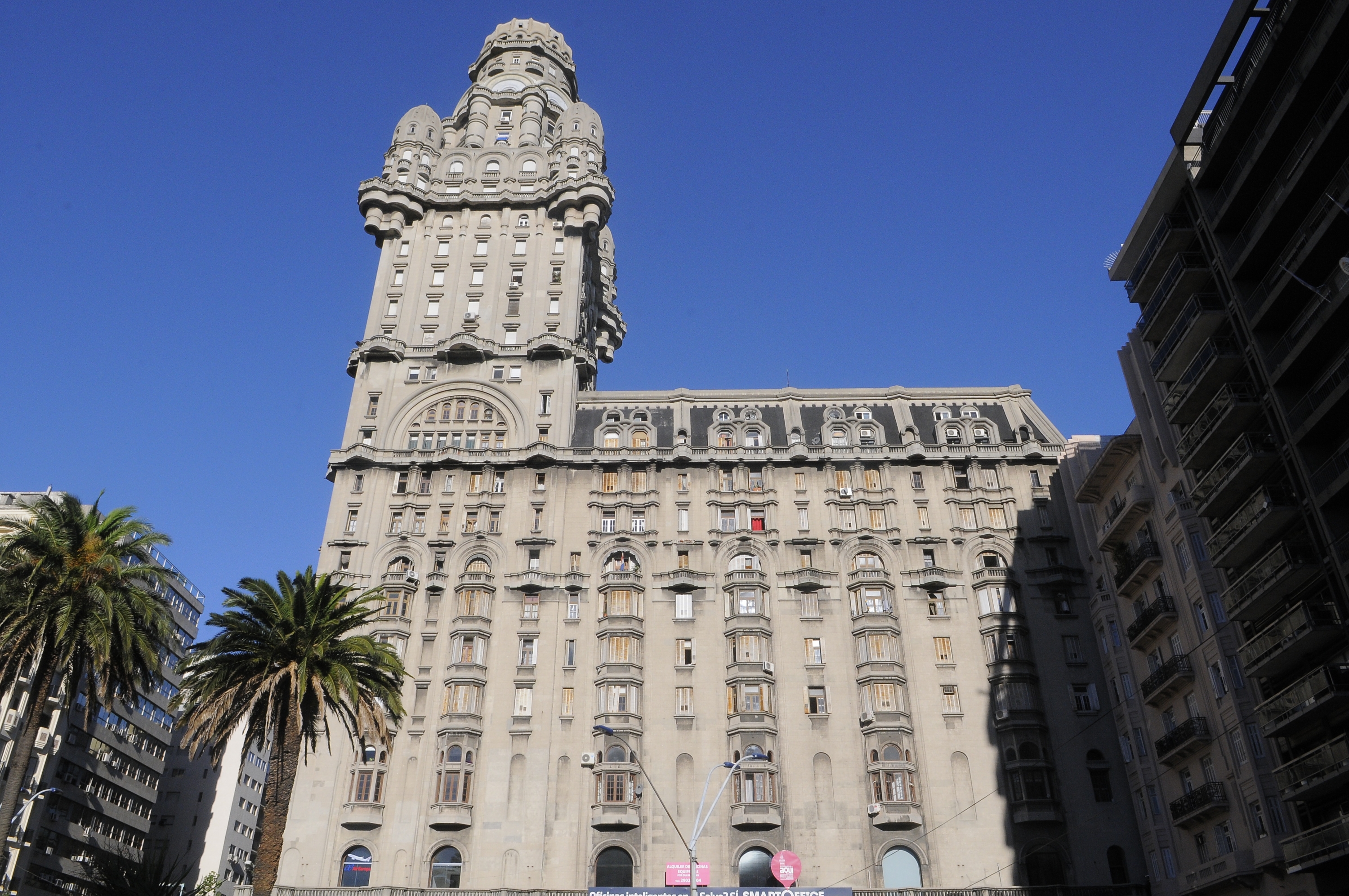 El eterno femenino de una imaginativa pintora