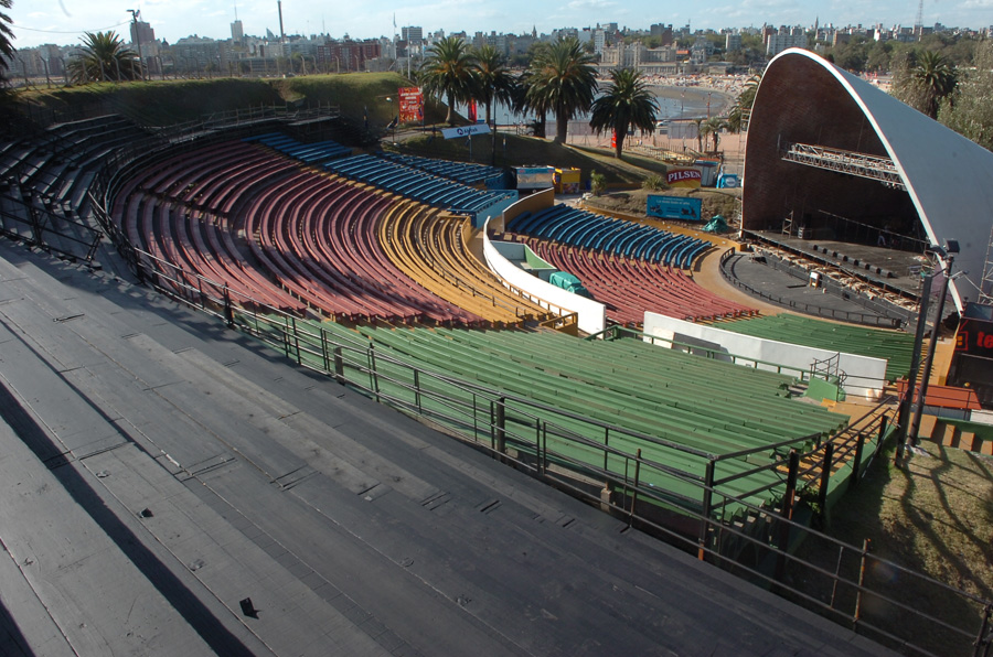 El eterno femenino de una imaginativa pintora