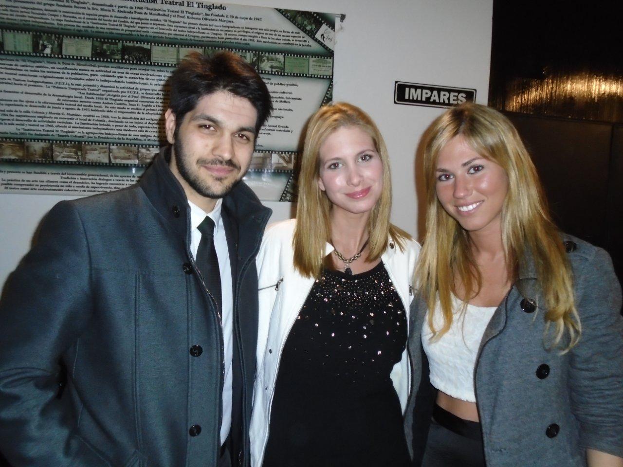 Natalie Yoffe junto a su novio Andrés Ojeda y su hermana Maia.