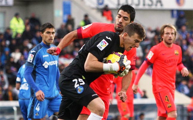 El eterno femenino de una imaginativa pintora