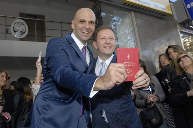 El eterno femenino de una imaginativa pintora