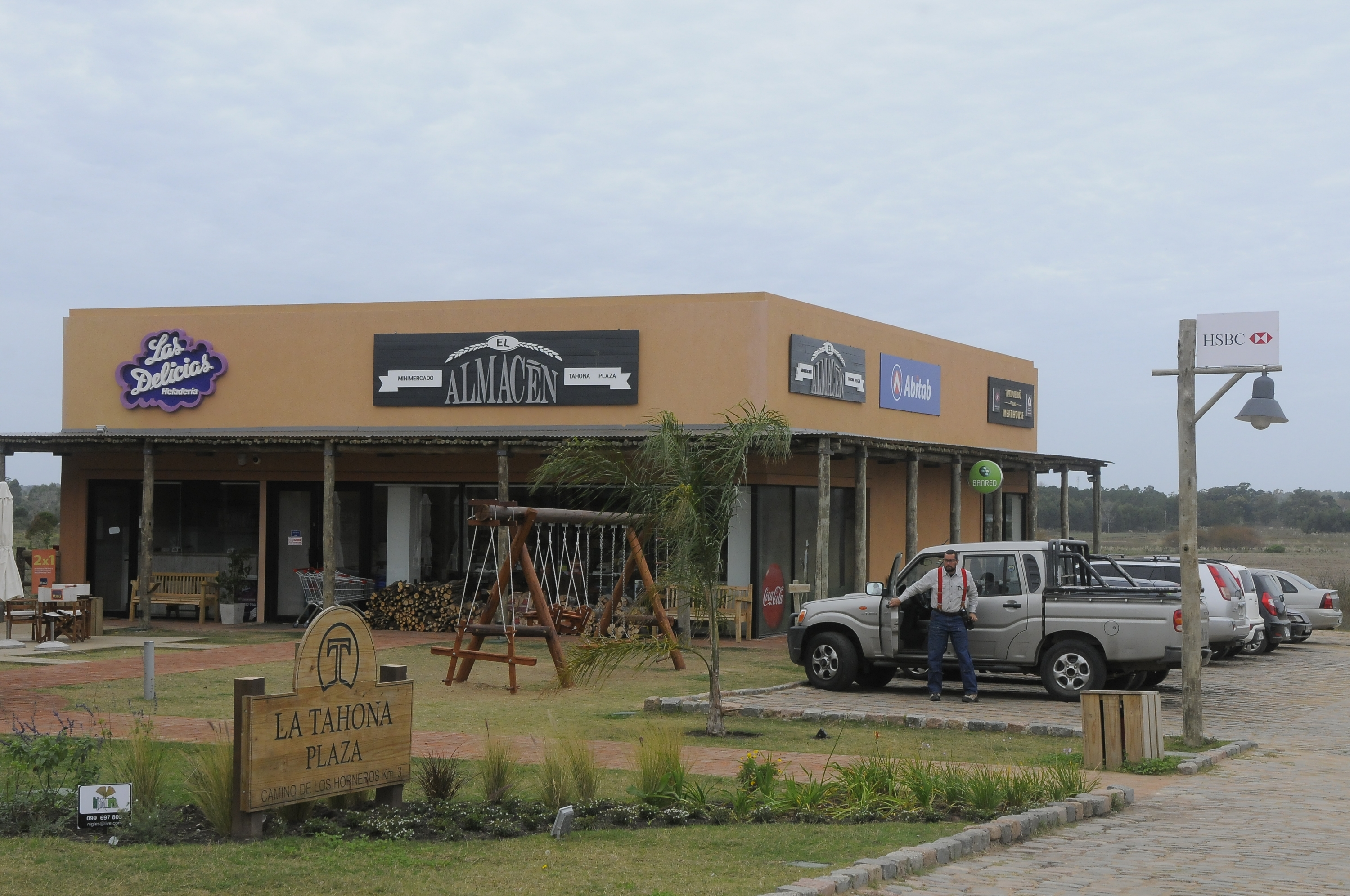 El eterno femenino de una imaginativa pintora