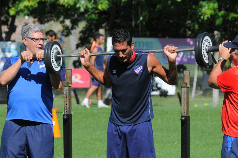 El eterno femenino de una imaginativa pintora