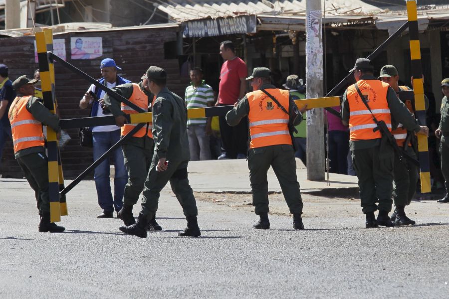 El eterno femenino de una imaginativa pintora