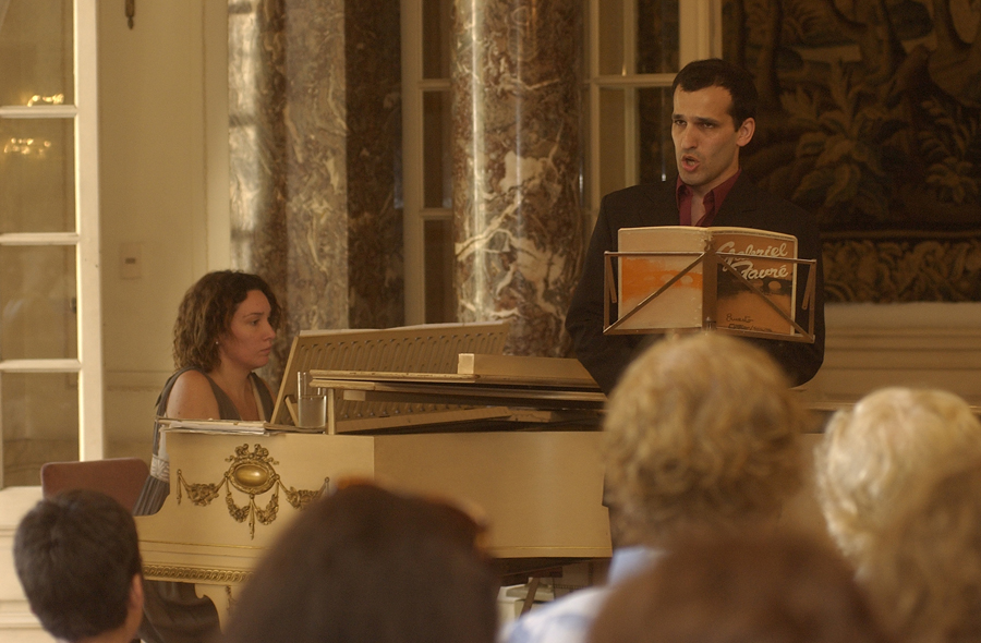 El eterno femenino de una imaginativa pintora