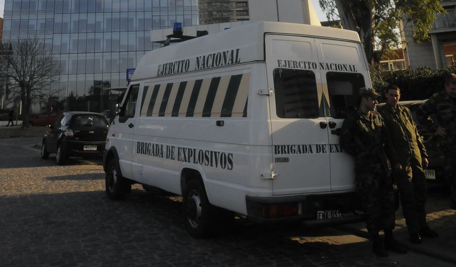 El eterno femenino de una imaginativa pintora