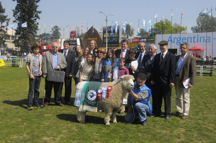 El eterno femenino de una imaginativa pintora