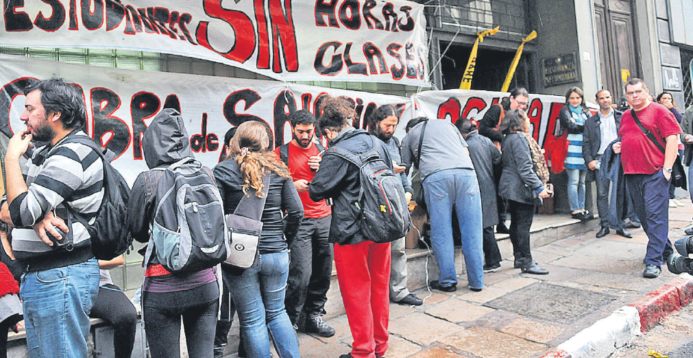 El eterno femenino de una imaginativa pintora