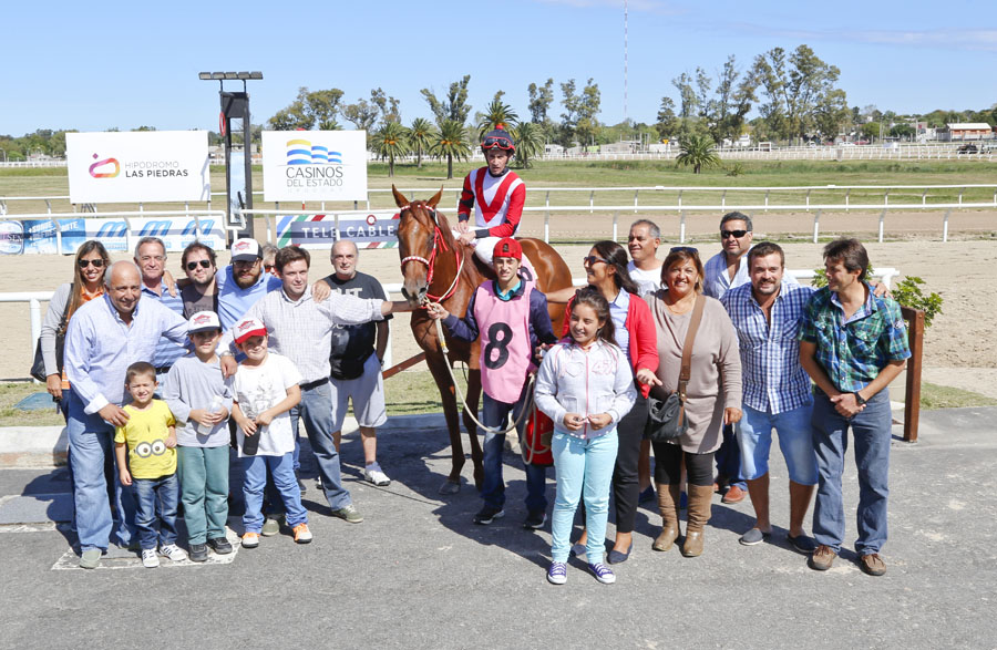 El eterno femenino de una imaginativa pintora