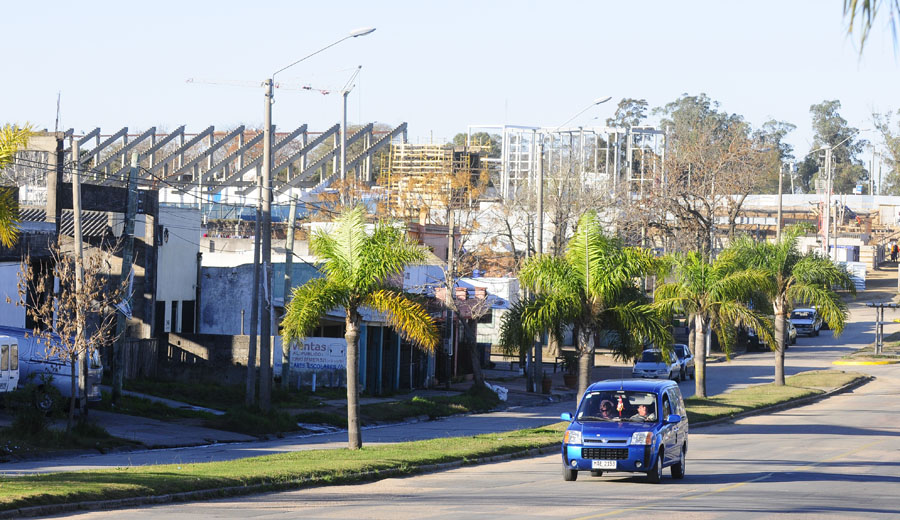 Shopping y estadio en Las Piedras. Foto: Marcelo Bonjour