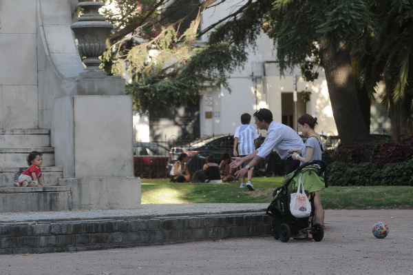 La Plaza Zabala es uno de los rincones preferidos por las familias.
