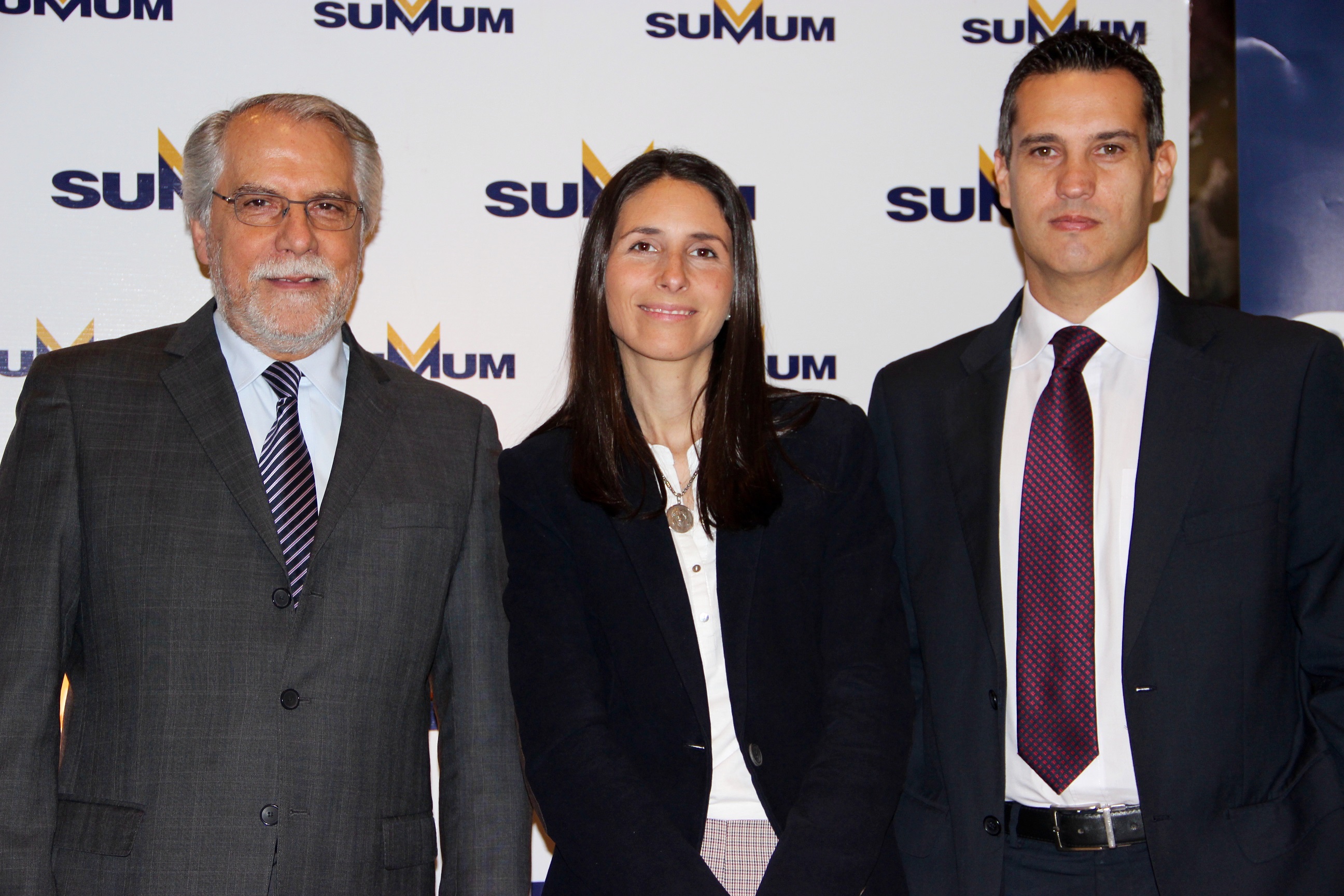 Carlos Vallejo, Fiorella Carlone, Santiago Legarra.