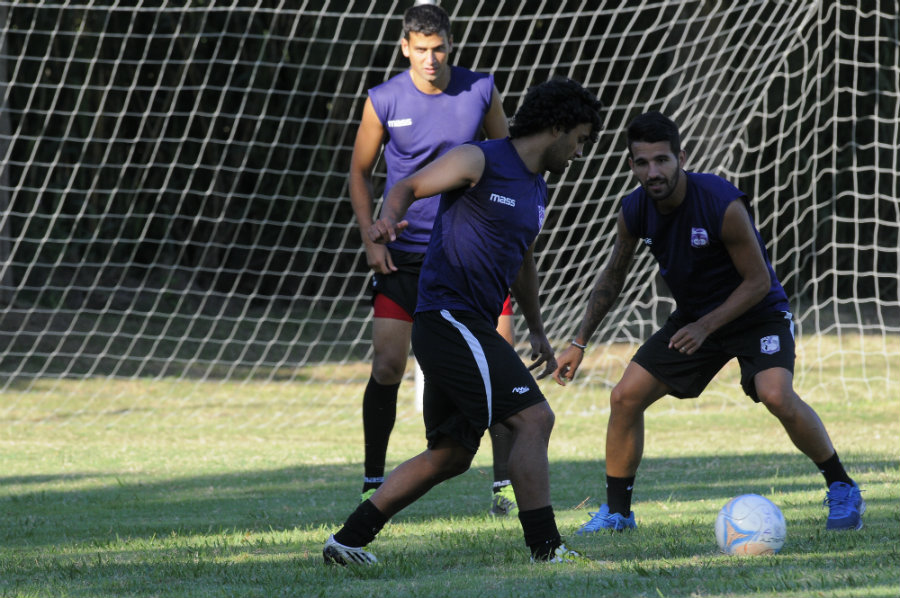 Sebastián Ariosa en la práctica de Defensor Sporting. Foto: Ariel Colmegna.