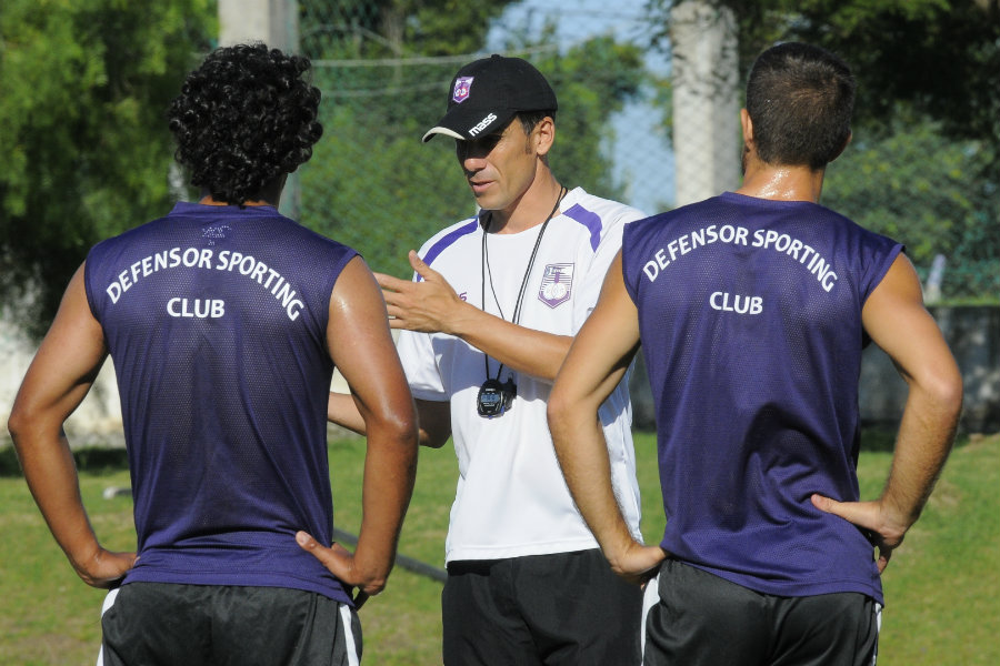 Sebastián Ariosa en la práctica de Defensor Sporting. Foto: Ariel Colmegna.