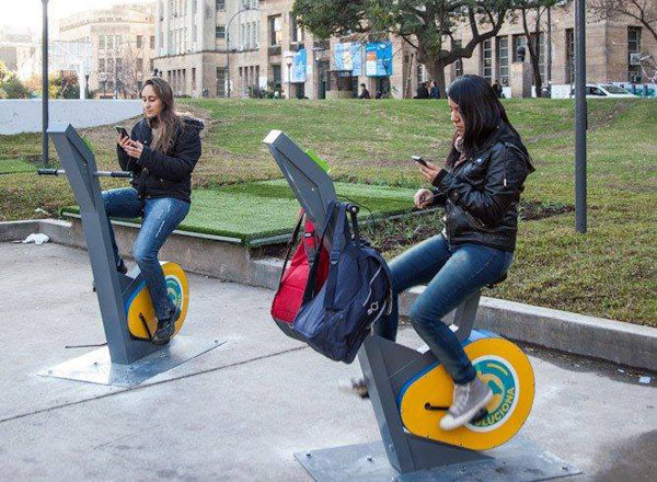 El eterno femenino de una imaginativa pintora