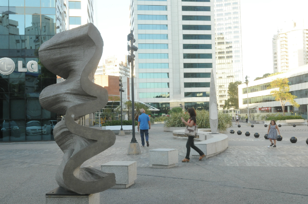 El Paseo de las Esculturas, en el World Trade Center del Buceo.