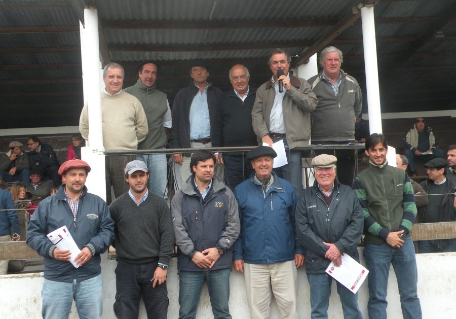 El eterno femenino de una imaginativa pintora