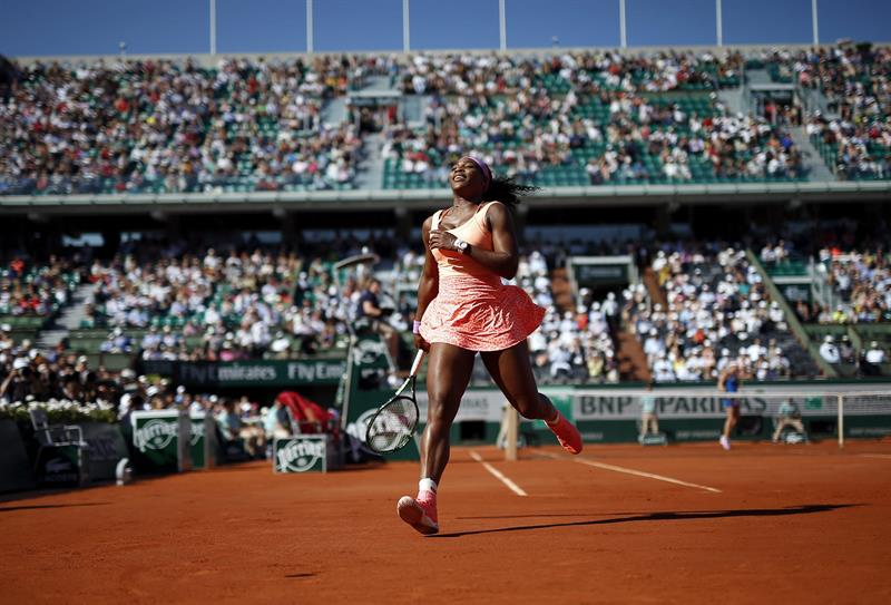 El eterno femenino de una imaginativa pintora