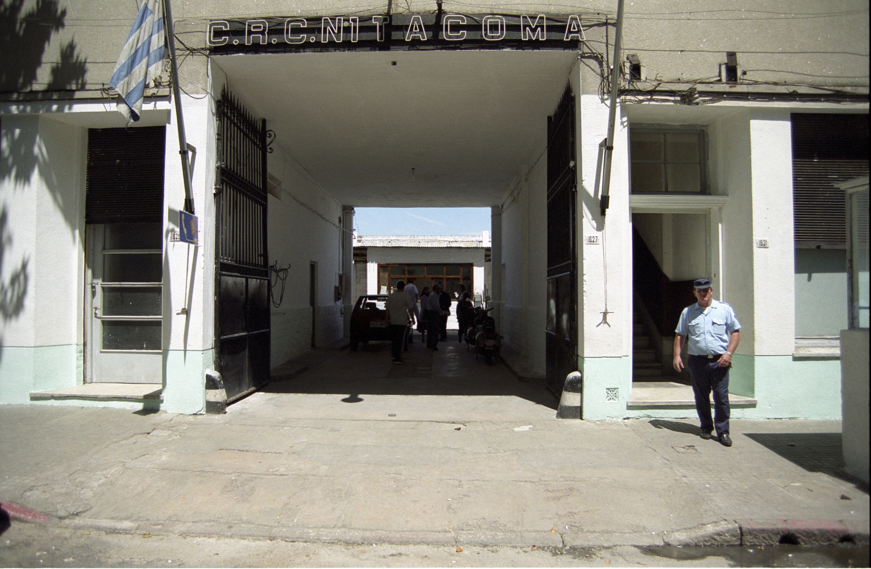 El eterno femenino de una imaginativa pintora