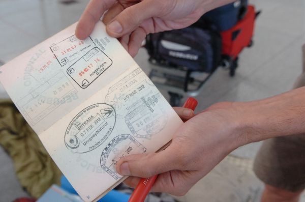 Extensión horaria de la Dirección Nacional de Identificación Civil por pasaporte. Foto: Archivo de El País.