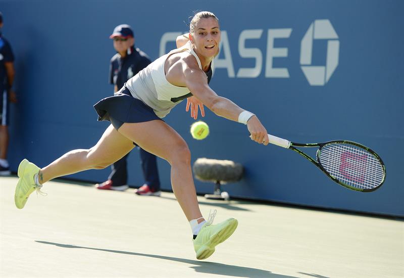 El eterno femenino de una imaginativa pintora