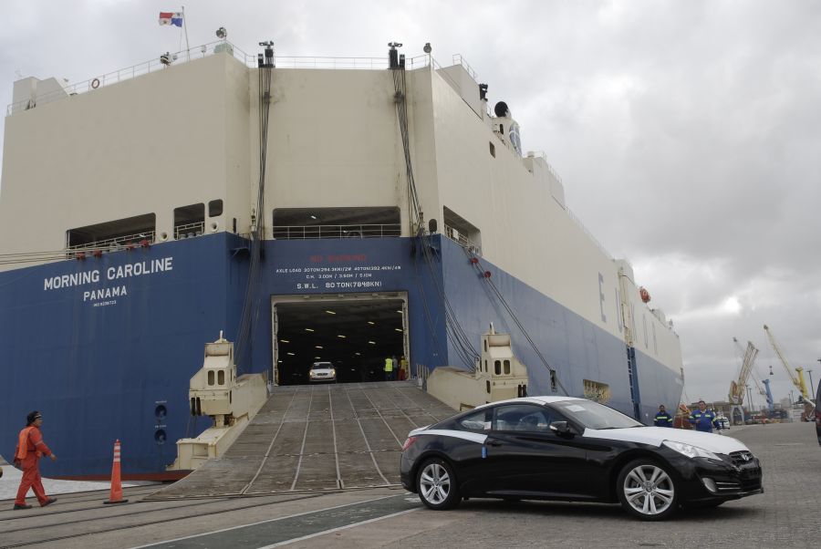 El eterno femenino de una imaginativa pintora