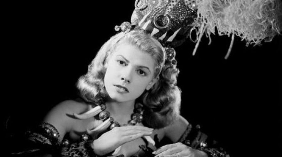 El eterno femenino de una imaginativa pintora