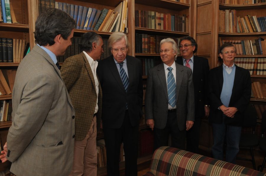 El eterno femenino de una imaginativa pintora