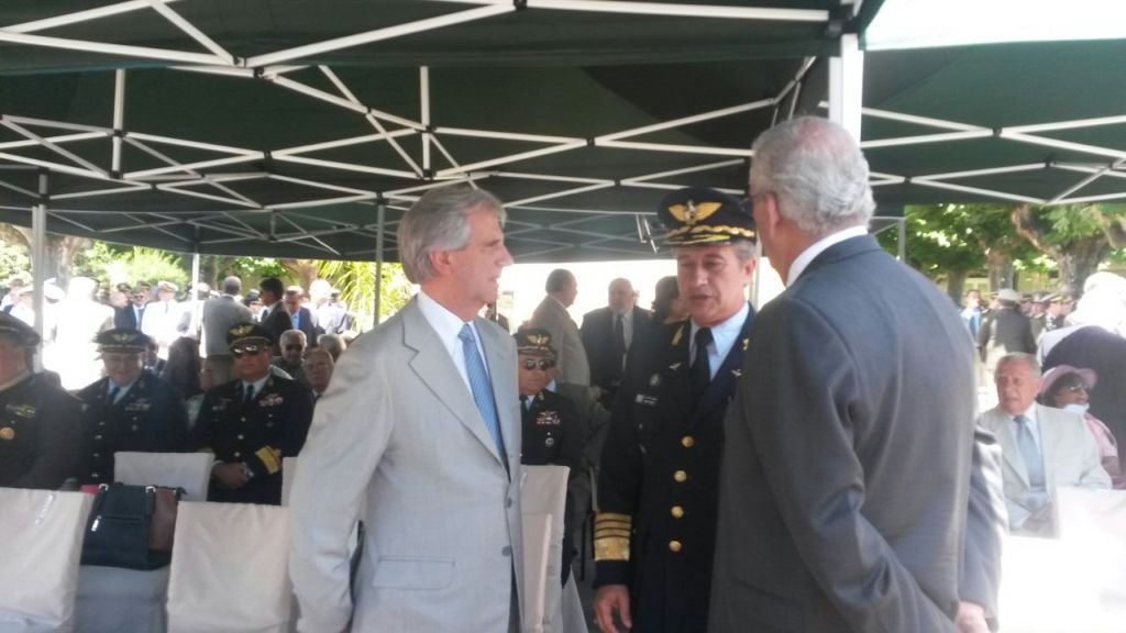 Vázquez junto al comandante de la FAU Washington Martínez. Foto: Valeria Gil