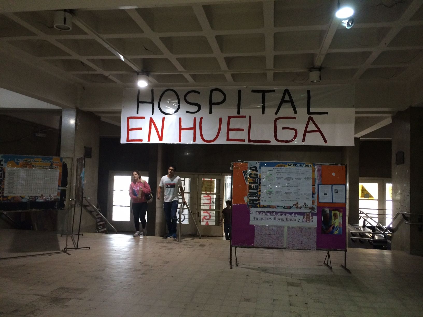 El eterno femenino de una imaginativa pintora