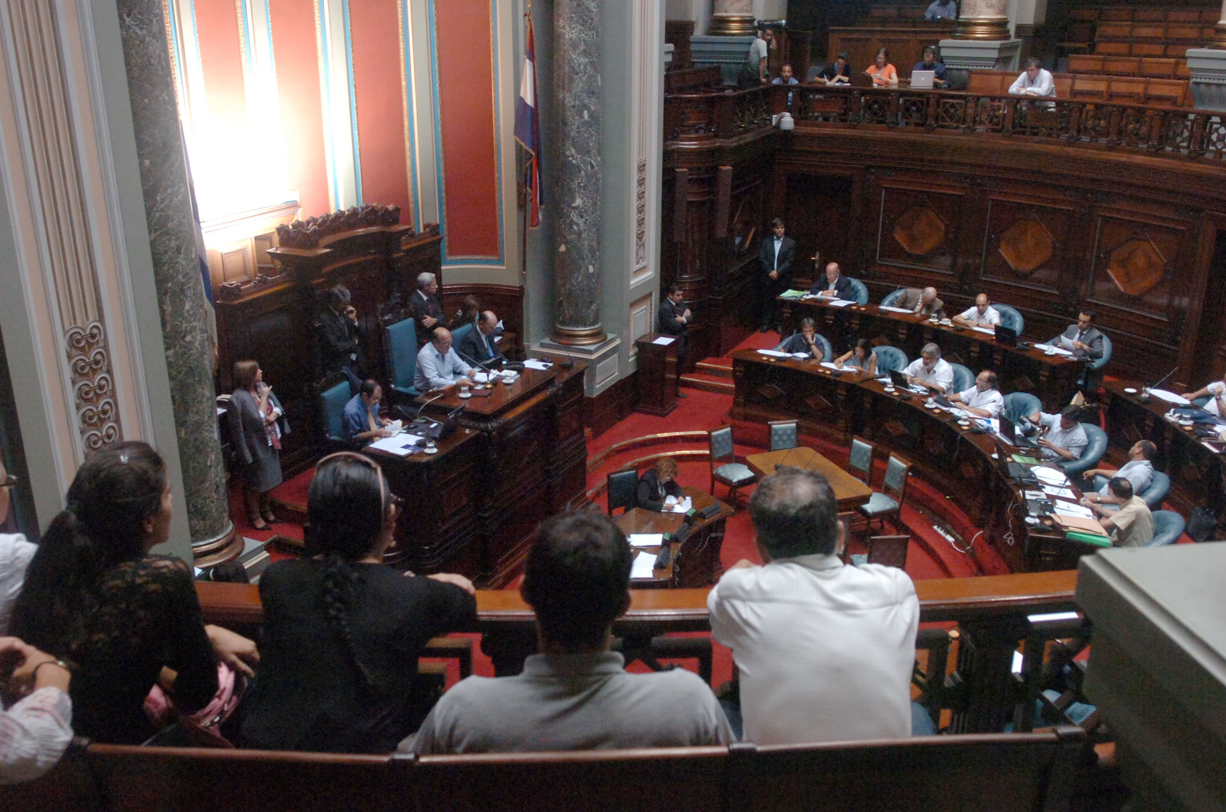 El eterno femenino de una imaginativa pintora