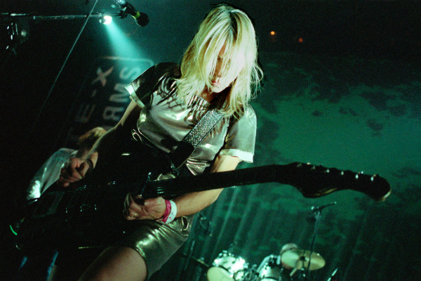 El eterno femenino de una imaginativa pintora