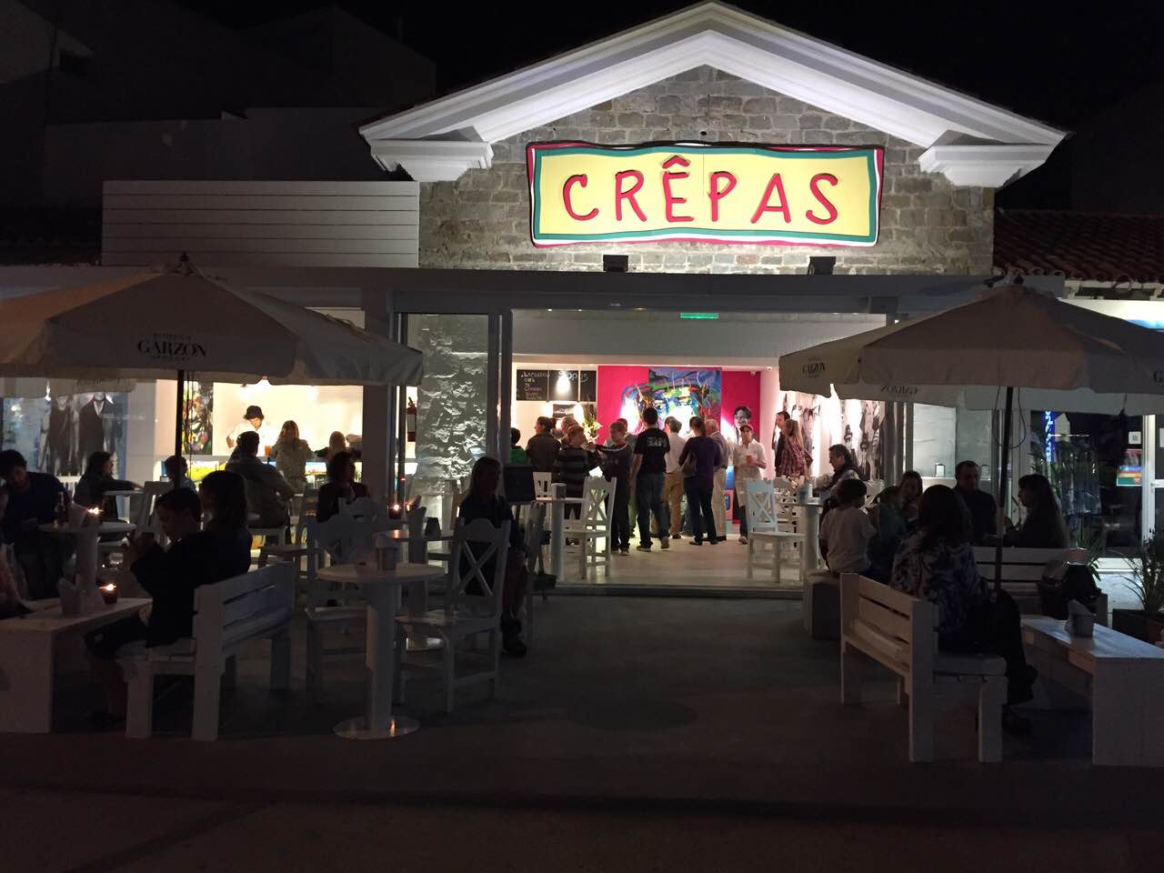 El eterno femenino de una imaginativa pintora