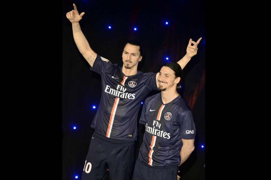 ¿Cual es el real? Zlatan Ibrahimovic en la presentación de su estatua de cera. Fotos: AFP/Reuters
