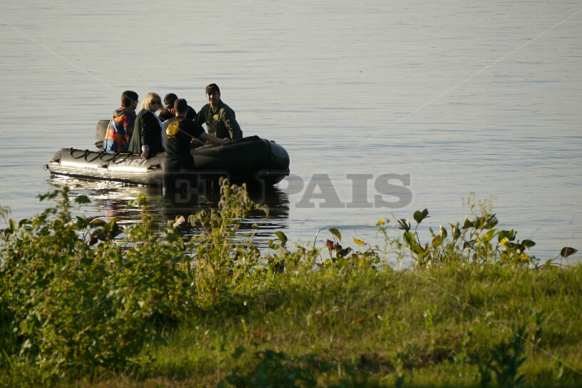 Rescate de avión estrellado en Laguna del Sauce. Foto: Ricardo Figueredo.