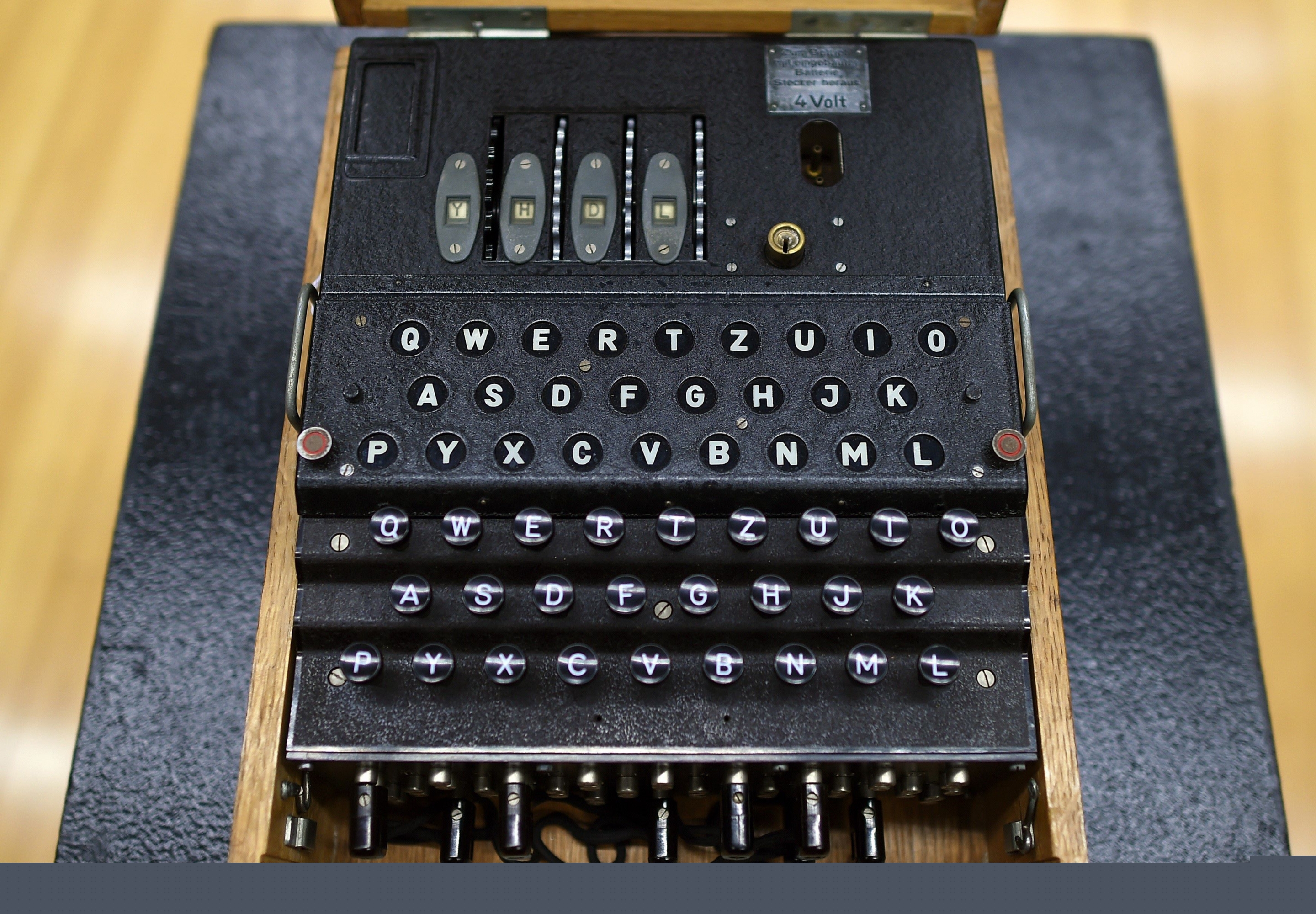 El eterno femenino de una imaginativa pintora