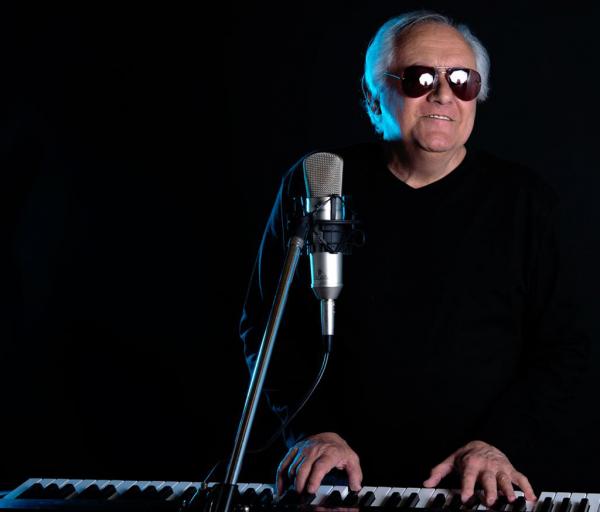 El eterno femenino de una imaginativa pintora