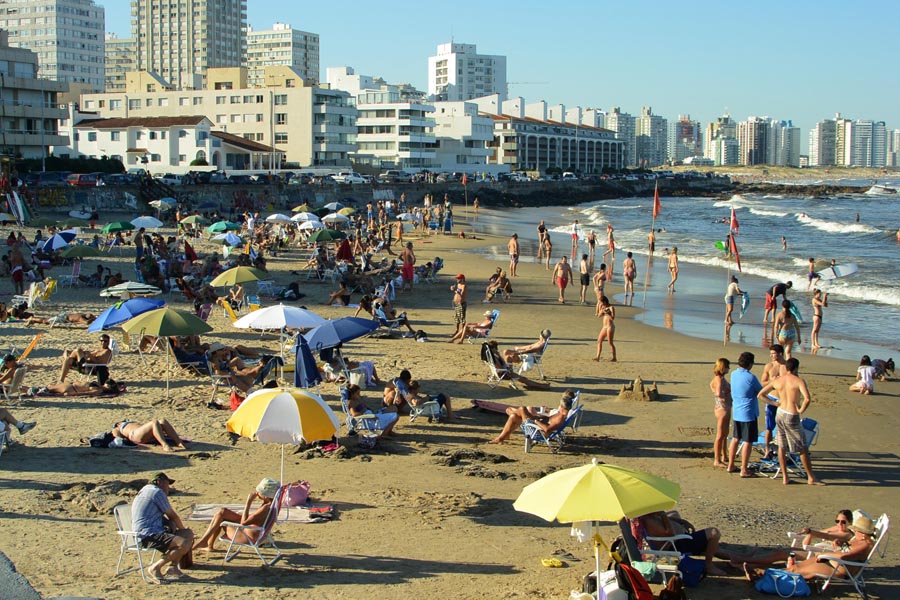 Playas de Punta del Este durante Semana Santa. Foto: Ricardo Figueredo