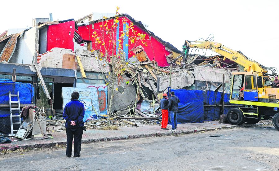 El eterno femenino de una imaginativa pintora