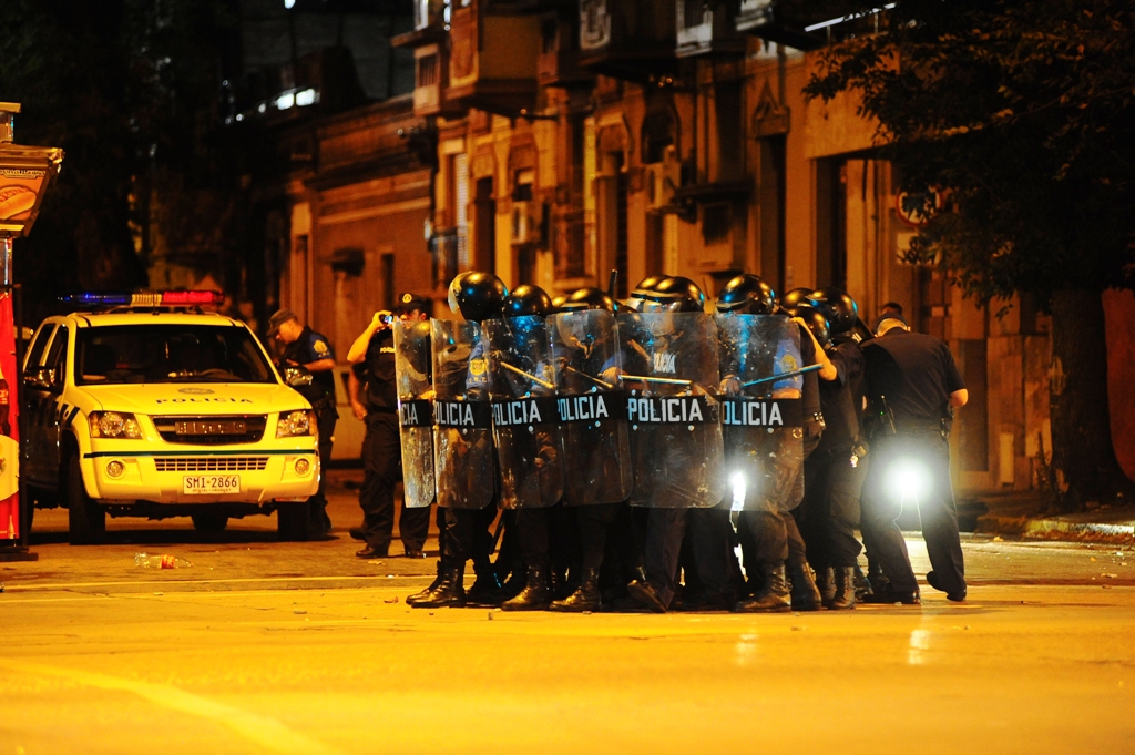 Incidentes en la sede de Nacional. Fotos: Darwin Borrelli