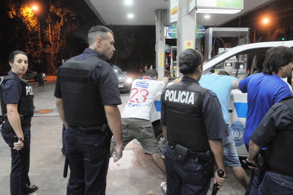 Incidentes en la sede de Nacional. Fotos: El País