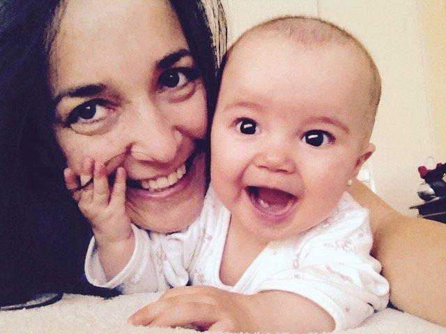 Con la nena de la casa: Guadalupe recién levantada