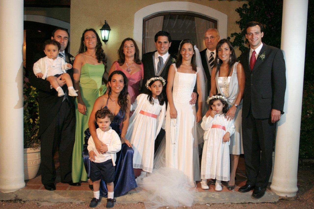 El día de su casamiento rodeada de su familia Barbé - Braga